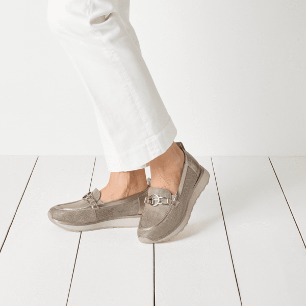 24750 v1 Feel the difference with every step. - Image 3
