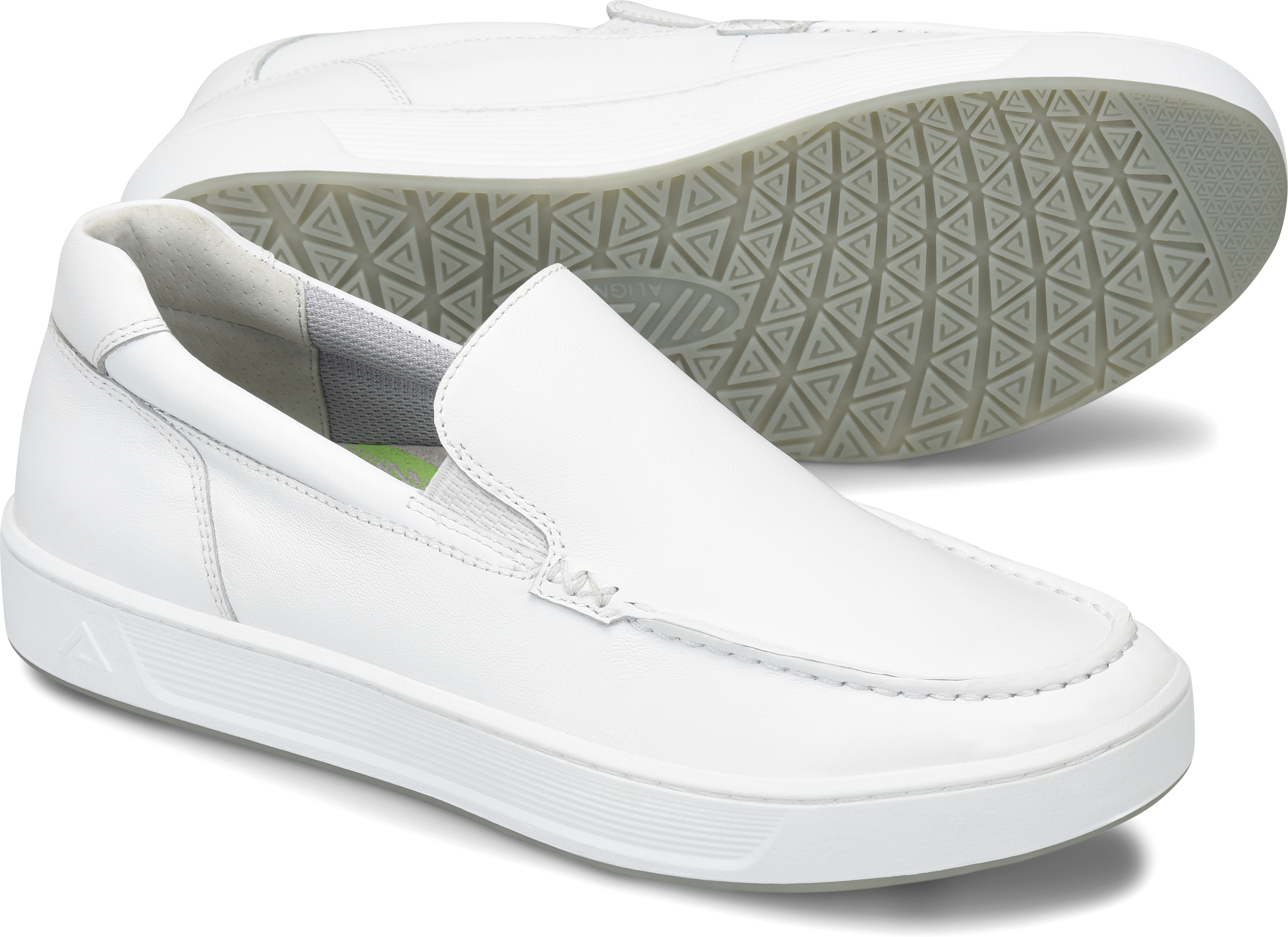 Trayton W brings the handsome flair of a casual favorite together with the ergonomic comfort and support of our Align™ technology